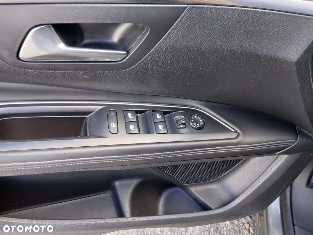 Peugeot 5008 1.2 PureTech Active S&S - 17