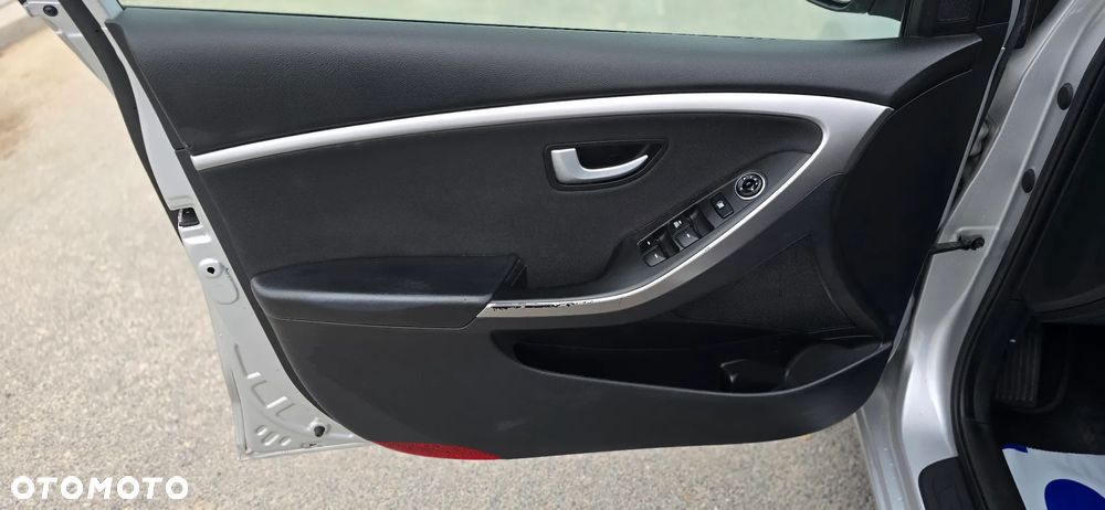 Hyundai i30 blue Kombi 1.4 YES Gold - 15