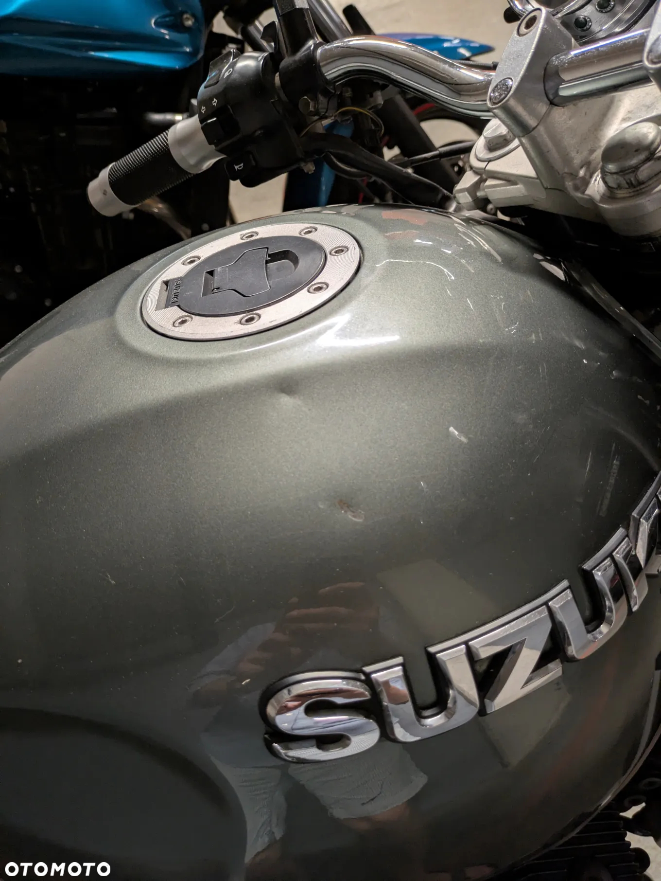 Suzuki GSX - 12
