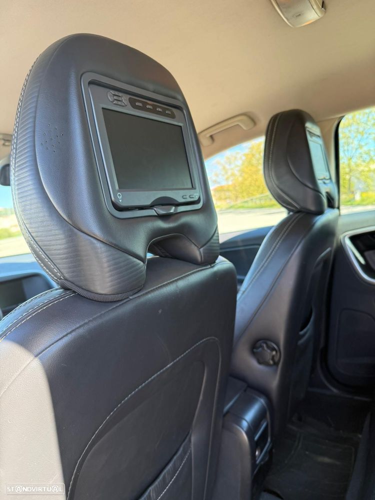 Volvo XC 60 2.4 D5 R-Design AWD Geartronic - 6
