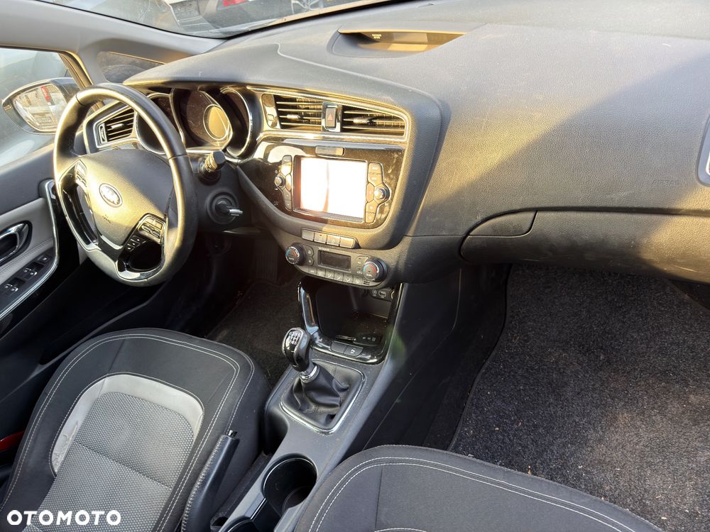 Kia Ceed 1.4 CVVT UEFA EURO 2016 - 11