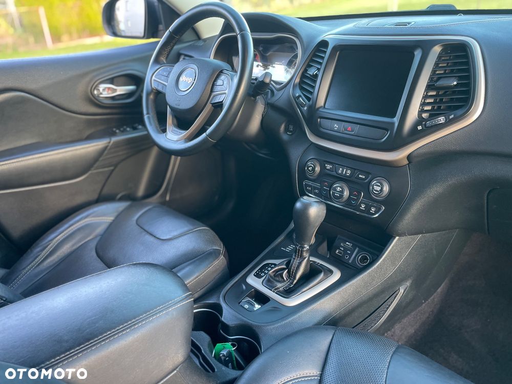 Jeep Cherokee - 11