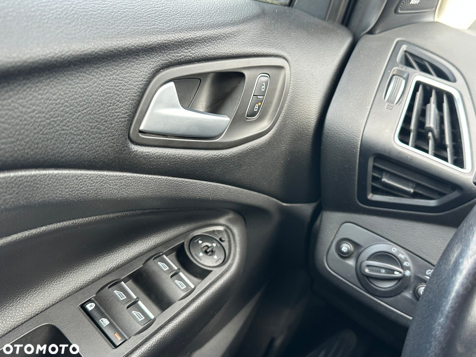 Ford Kuga 1.5 EcoBoost FWD Titanium ASS GPF - 23