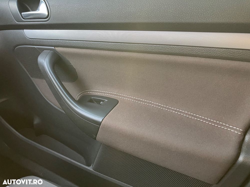 Volkswagen Jetta 1.9 TDI Comfortline DSG - 23