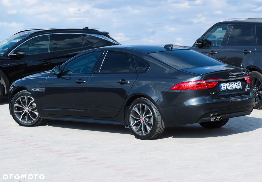 Jaguar XF 20d R-Sport - 30