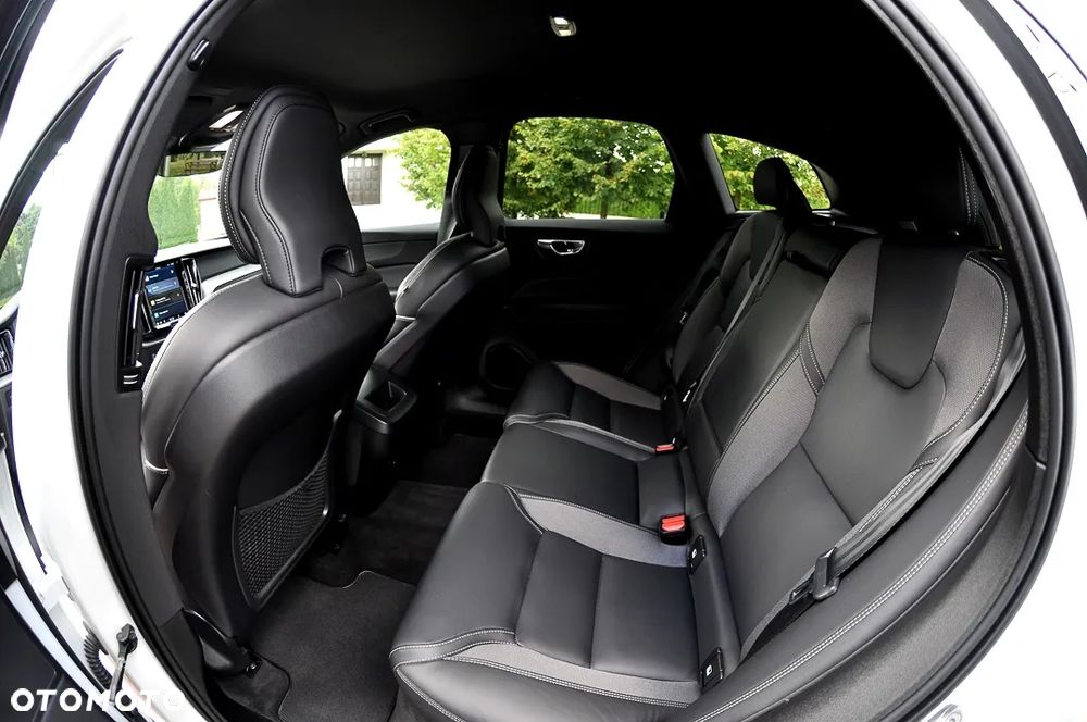 Volvo XC 60 B4 D AWD R-Design - 16