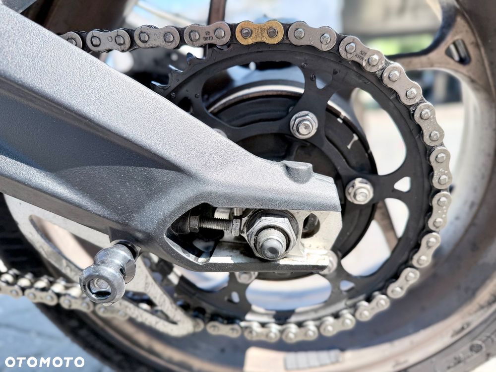 Triumph Street Triple - 8