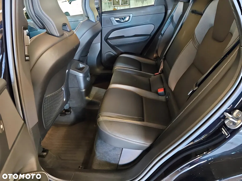 Volvo XC 60 T8 AWD Plug-In Hybrid R-Design - 12