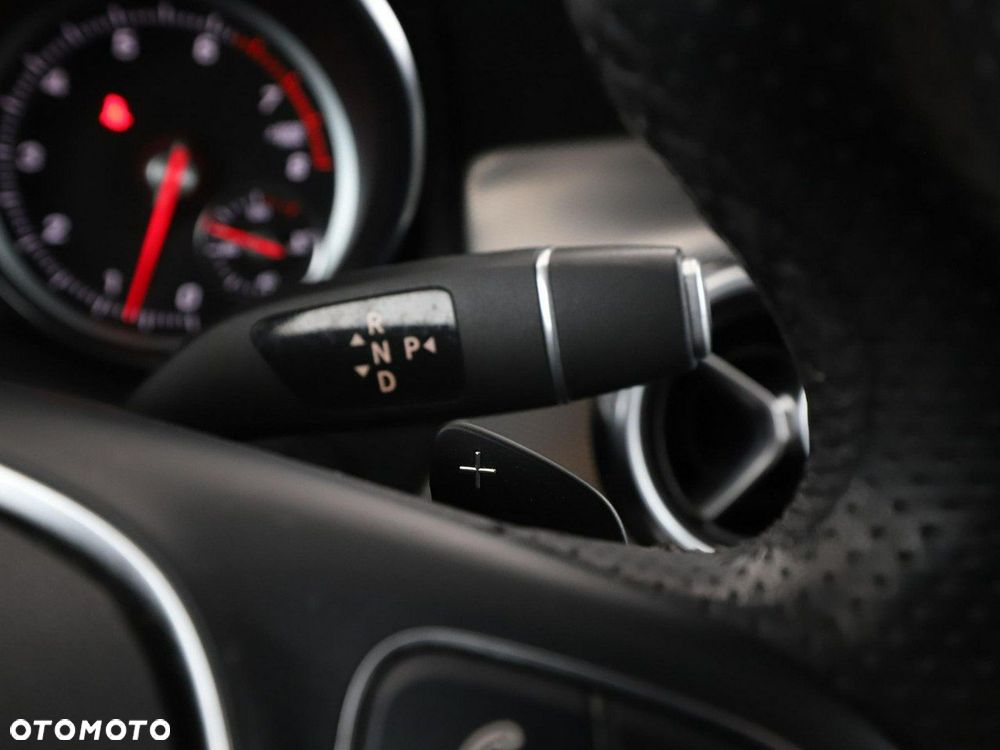 Mercedes-Benz GLA 200 7G-DCT Style - 31