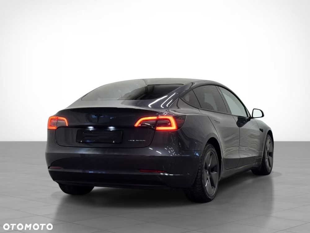 Tesla Model 3 - 4