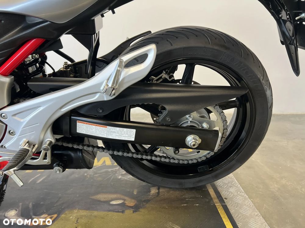 Suzuki Gladius - 16