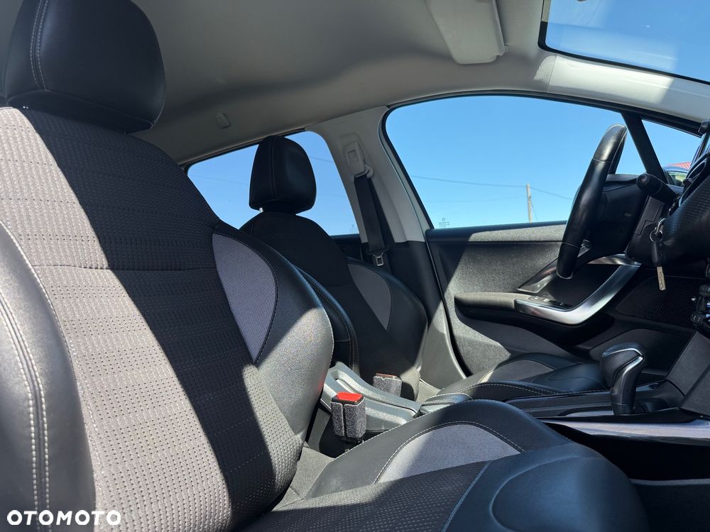 Peugeot 2008 PureTech 110 GPF Stop&Start EAT6 Allure - 14