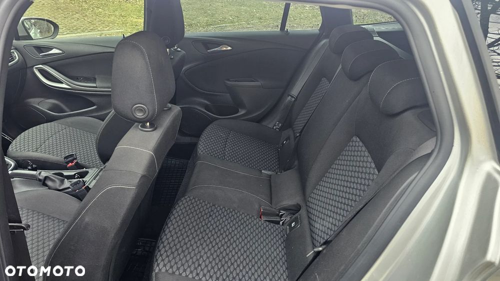 Opel Astra 1.6 CDTI Essentia - 11