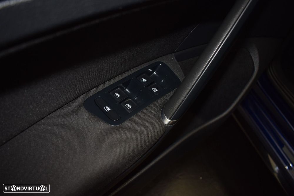 VW Golf Variant 1.6 TDi R-Line DSG - 20