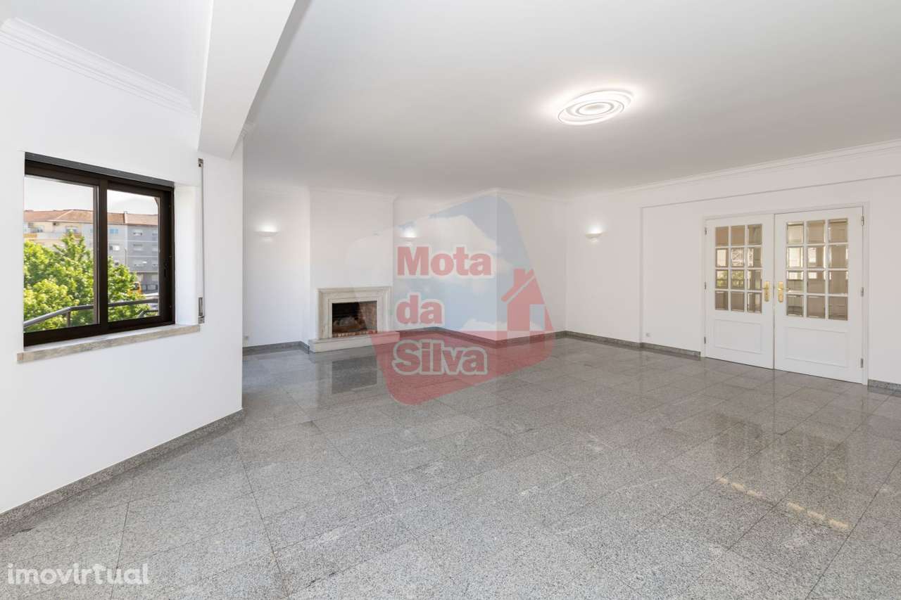 Excelente Apartamento 4 Assoalhadas, com 158m2 em Almada - Grande imagem: 4/16