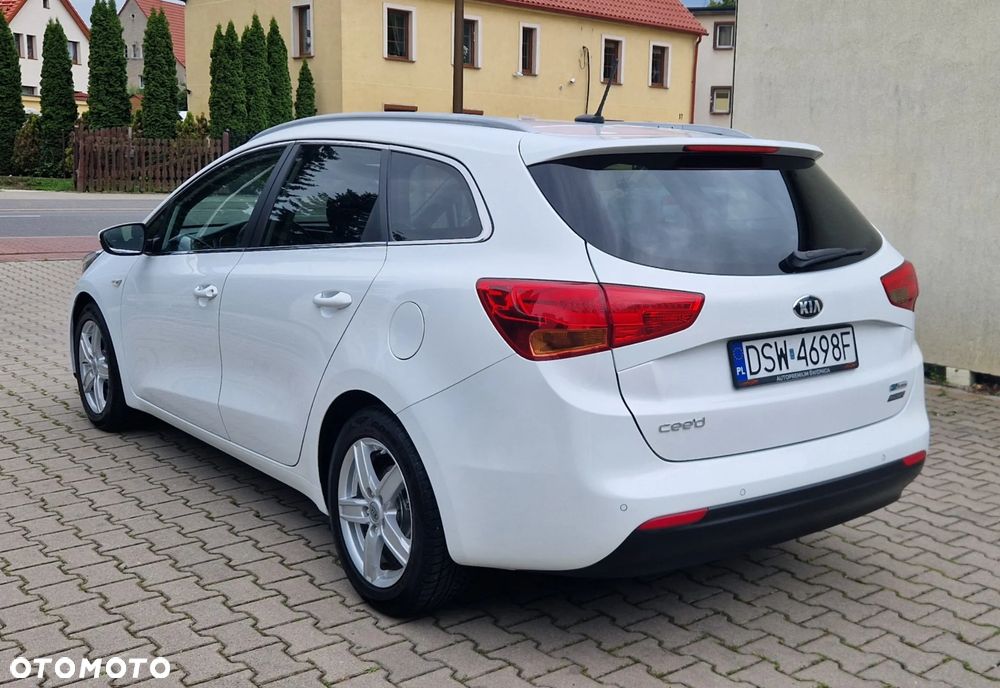 Kia Ceed 1.6 GDI Dream Team Edition - 3