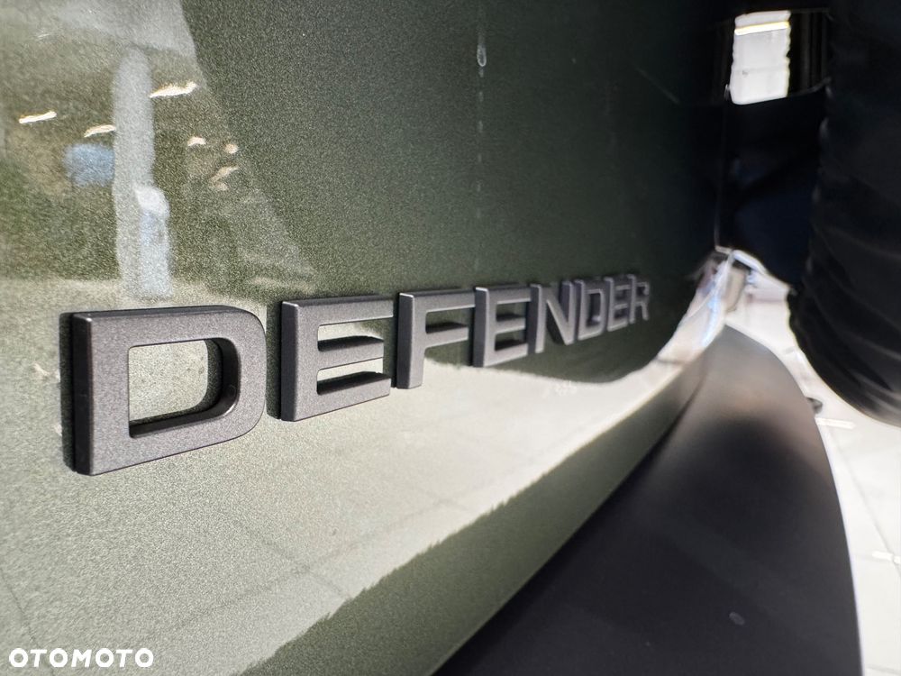 Land Rover Defender - 3