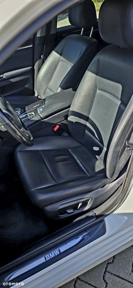 BMW Seria 5 530d xDrive Luxury Line - 23