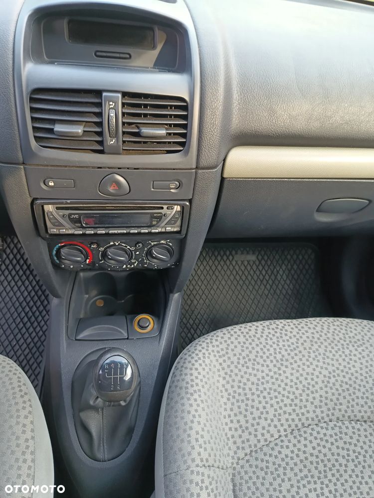 Renault Clio 1.2 16V Arctica - 5