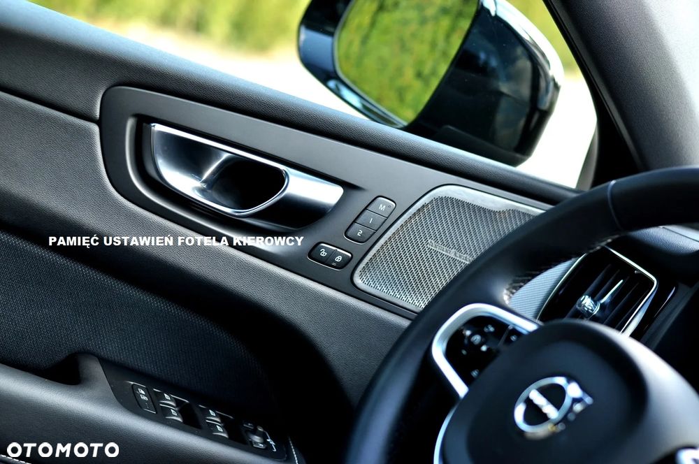 Volvo XC 60 B5 B AWD Plus Black Edition - 19