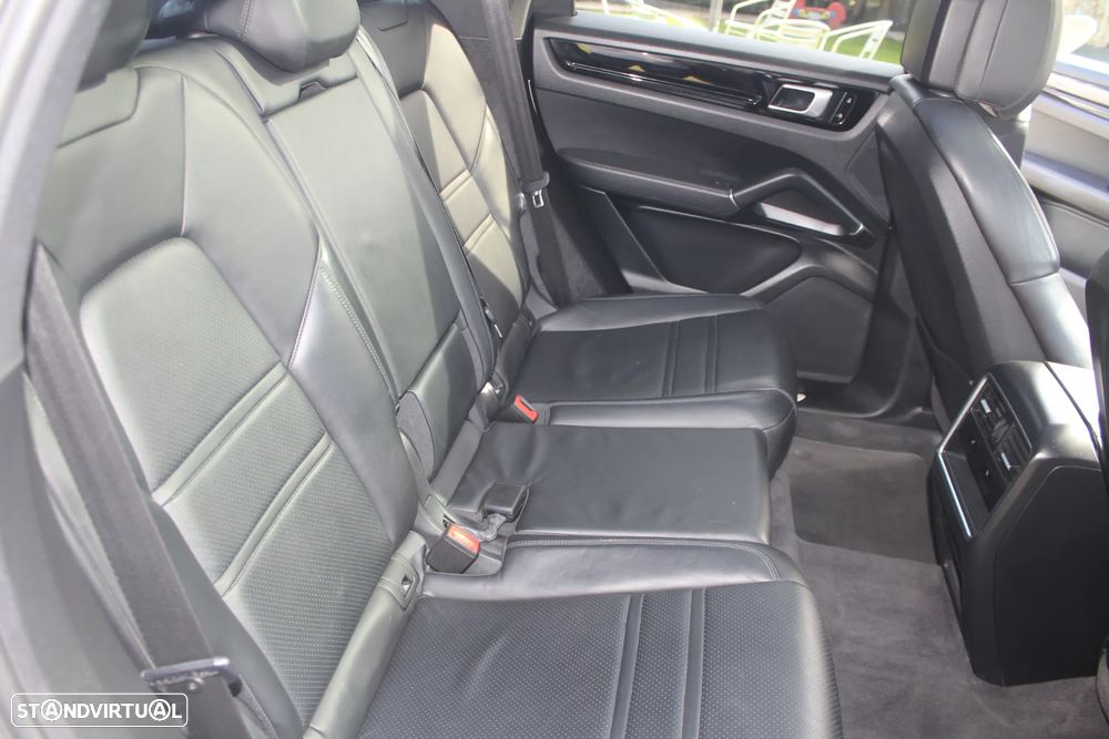 Porsche Cayenne Coupé Tiptronic S Platinum Edition - 42