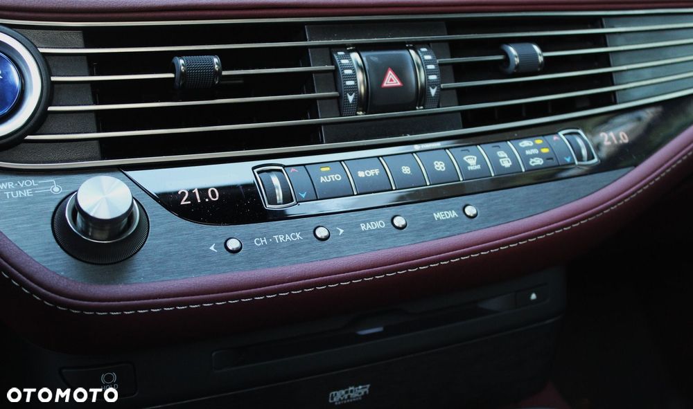 Lexus LS 500h Omotenashi AWD - 25