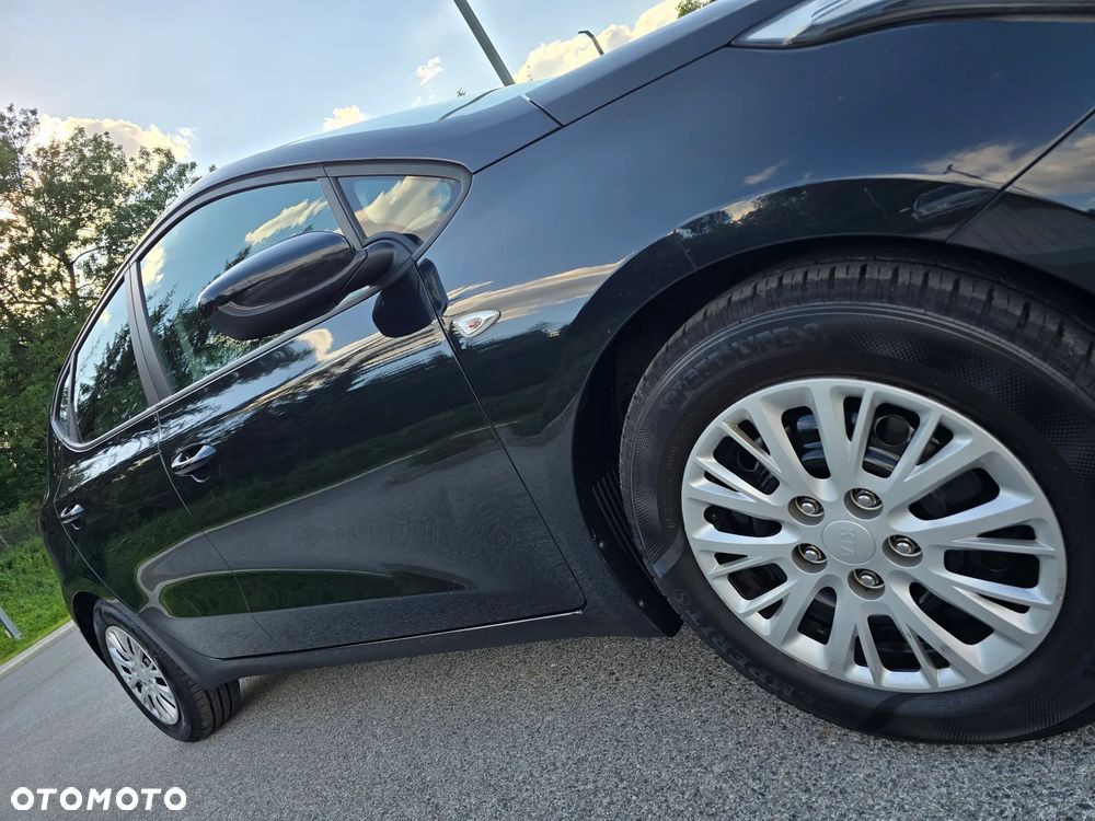 Kia Ceed - 32
