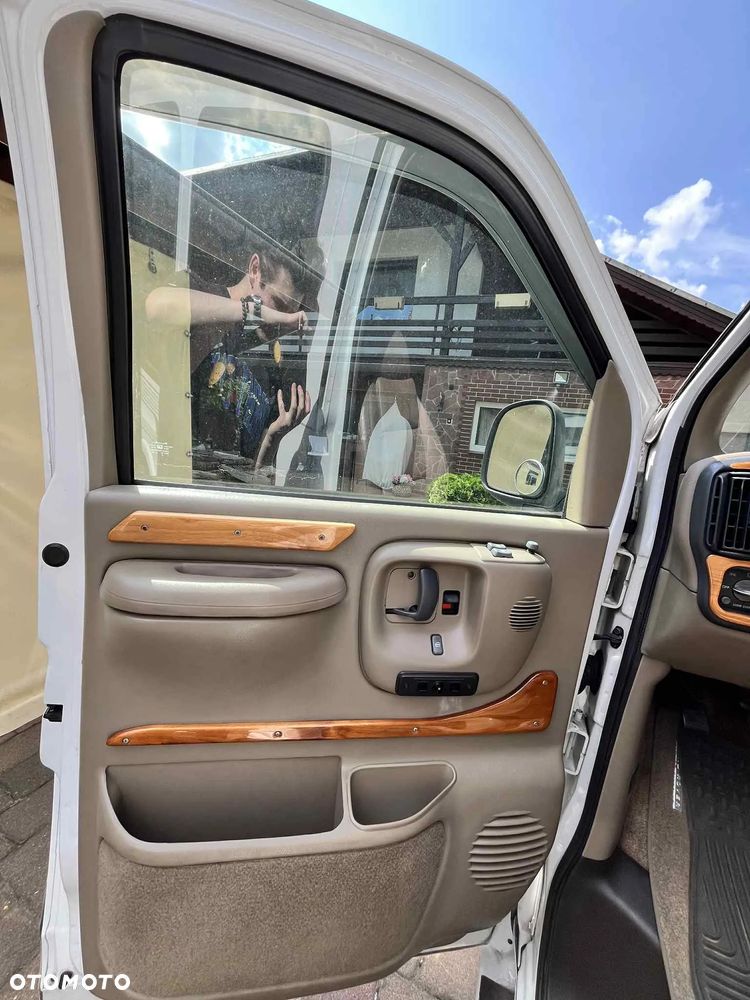 Chevrolet Express - 9