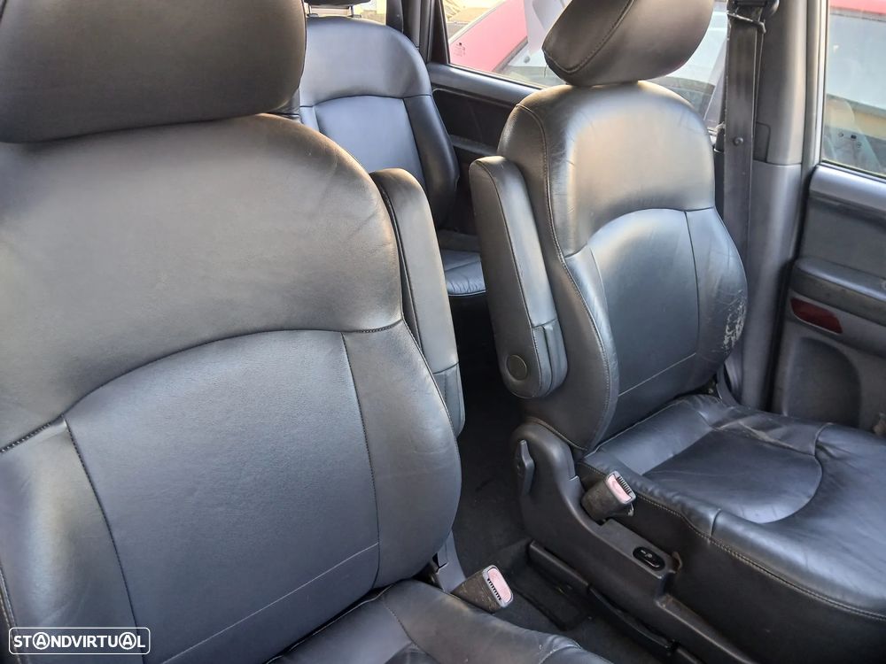 Hyundai Trajet 2.7 - 9