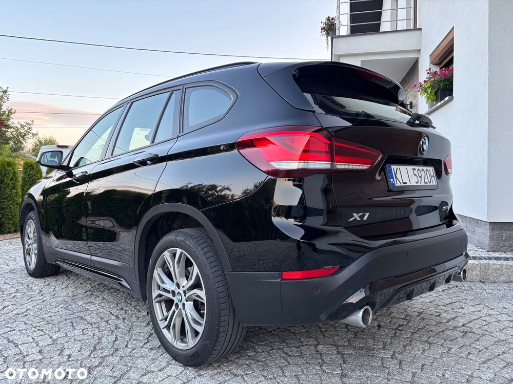 BMW X1 sDrive18d Sport Line - 18