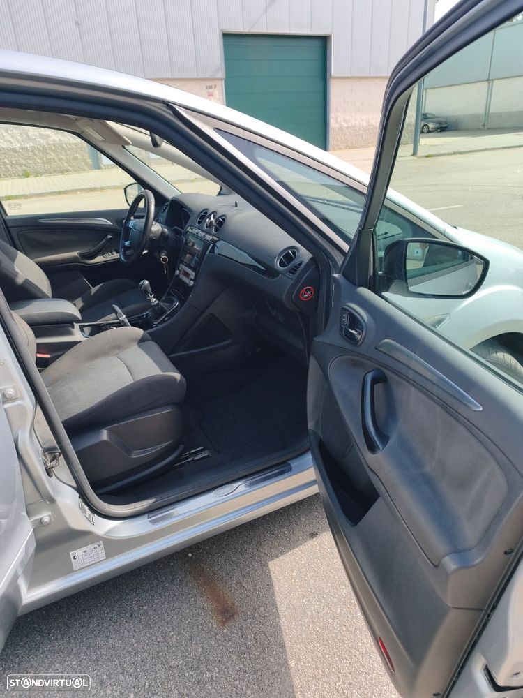 Ford S-Max 1.8 TDCi Titanium 7L - 32
