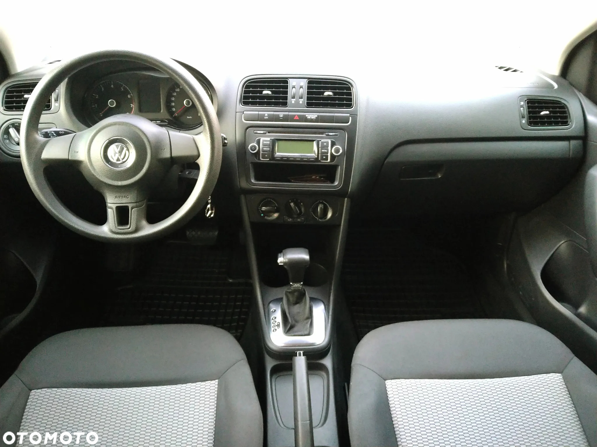 Volkswagen Polo 1.4 16V Trendline DSG - 8