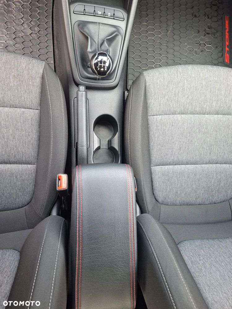 Kia Stonic - 22
