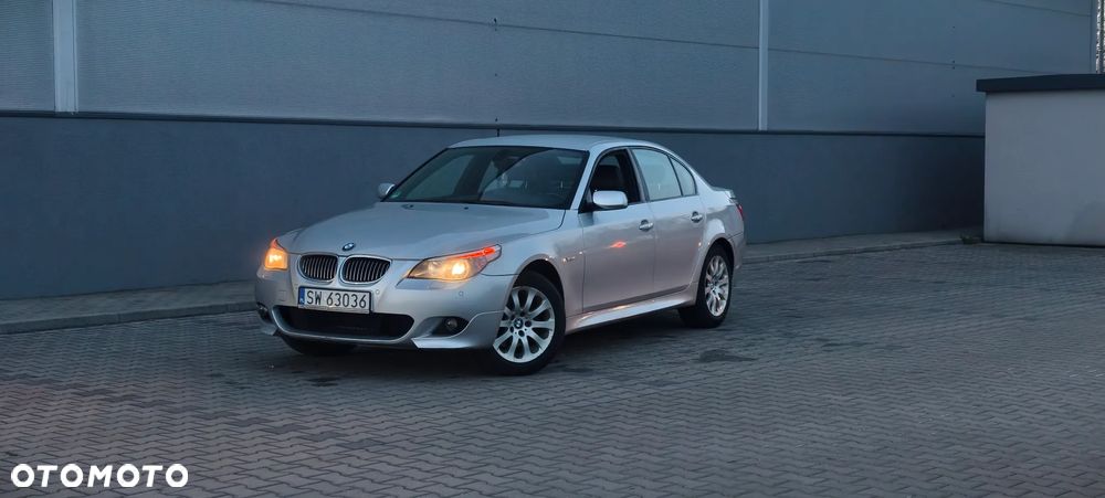 BMW Seria 5 525xi - 1