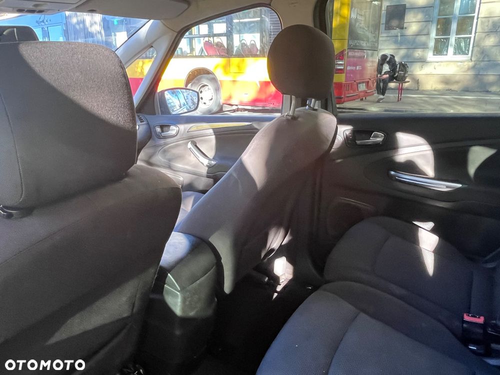 Ford S-Max - 12