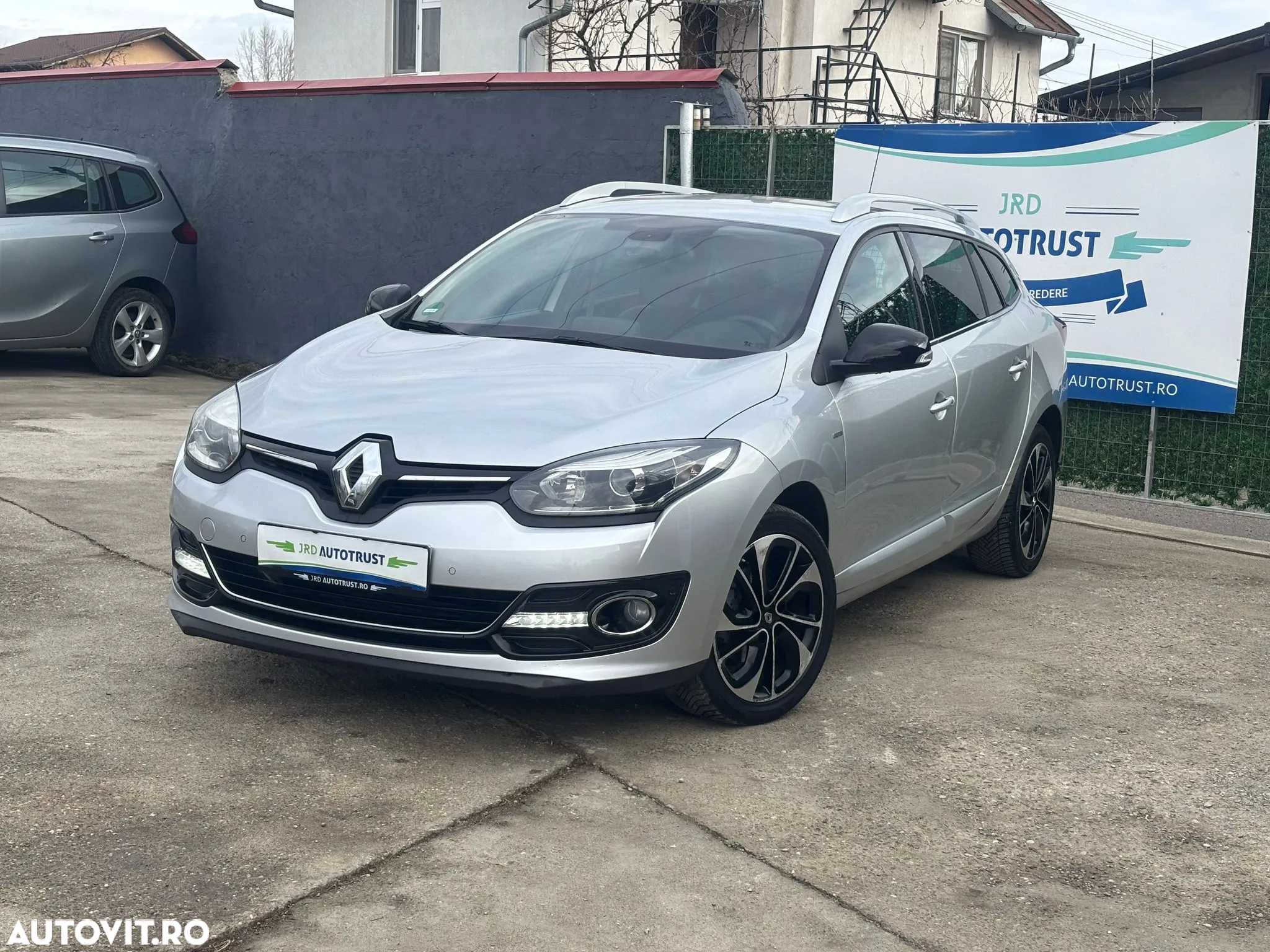 Renault Megane ENERGY dCi 110 EDC BOSE EDITION - 23