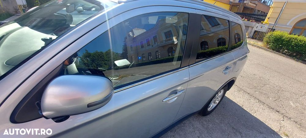 Mitsubishi Outlander - 4