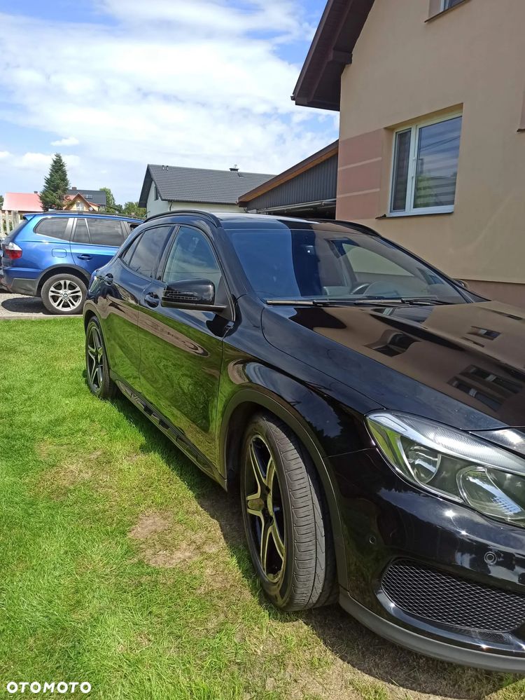 Mercedes-Benz GLA 180 - 9