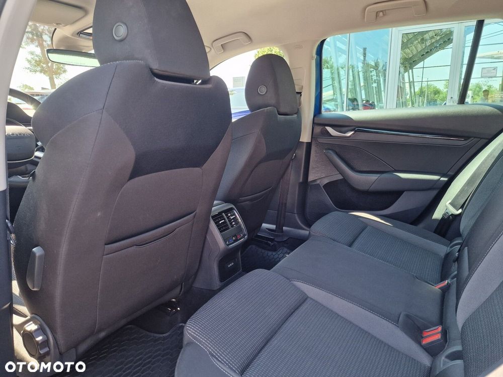Skoda Octavia 1.5 TSI mHEV Selection DSG - 13