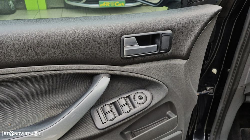 Ford C-Max 1.6 TDCi Titanium - 16