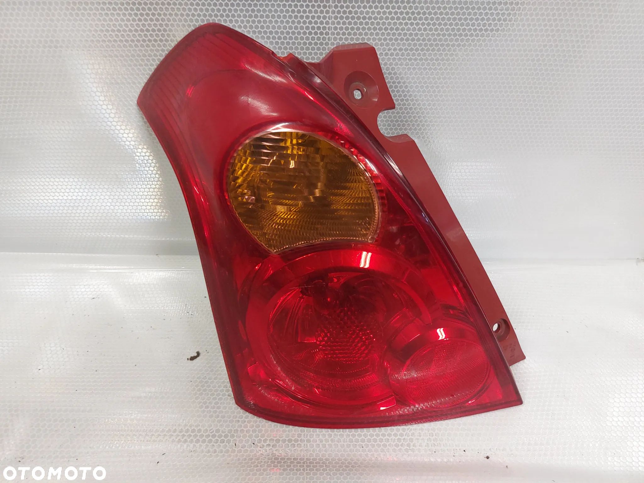 .  LAMPA TYL TYLNA LEWA SUZUKI SWIFT MK6 SPORT - 1