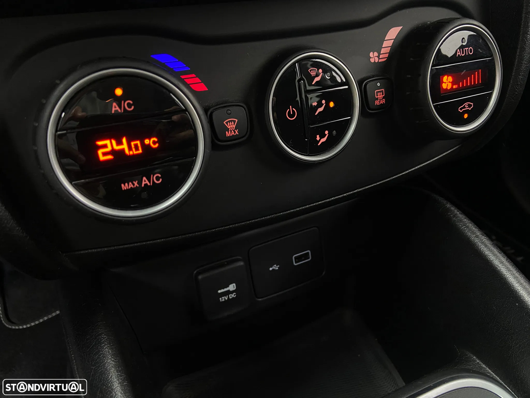 Fiat Tipo Station Wagon 1.3 M-Jet Lounge - 23