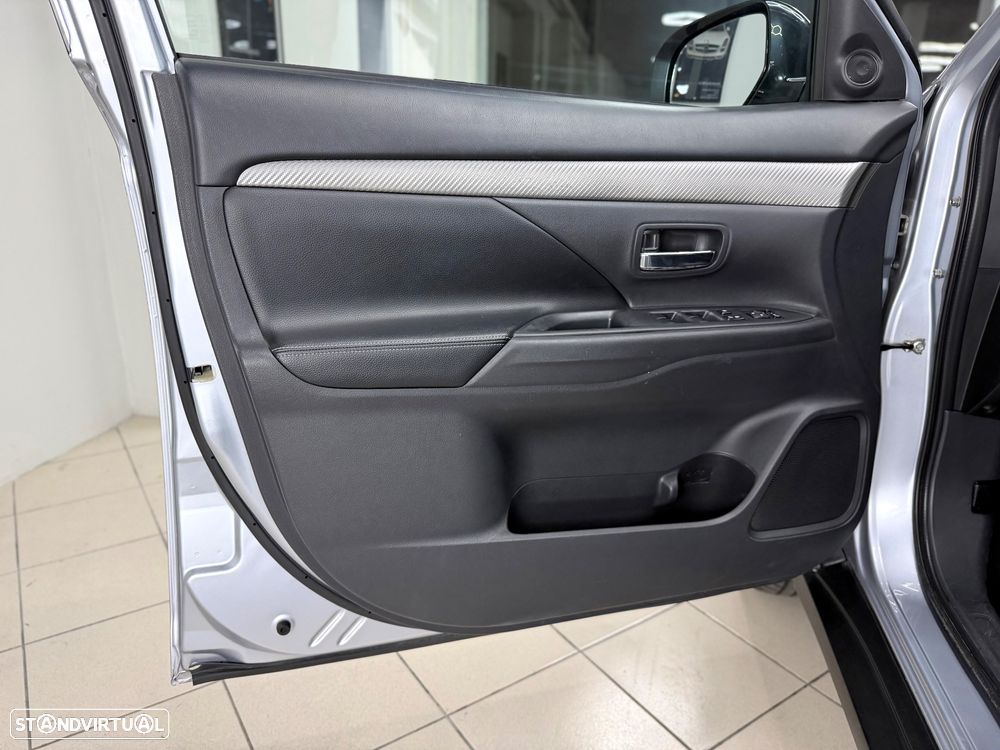 Mitsubishi Outlander 2.2 DI-D Instyle Navi - 12