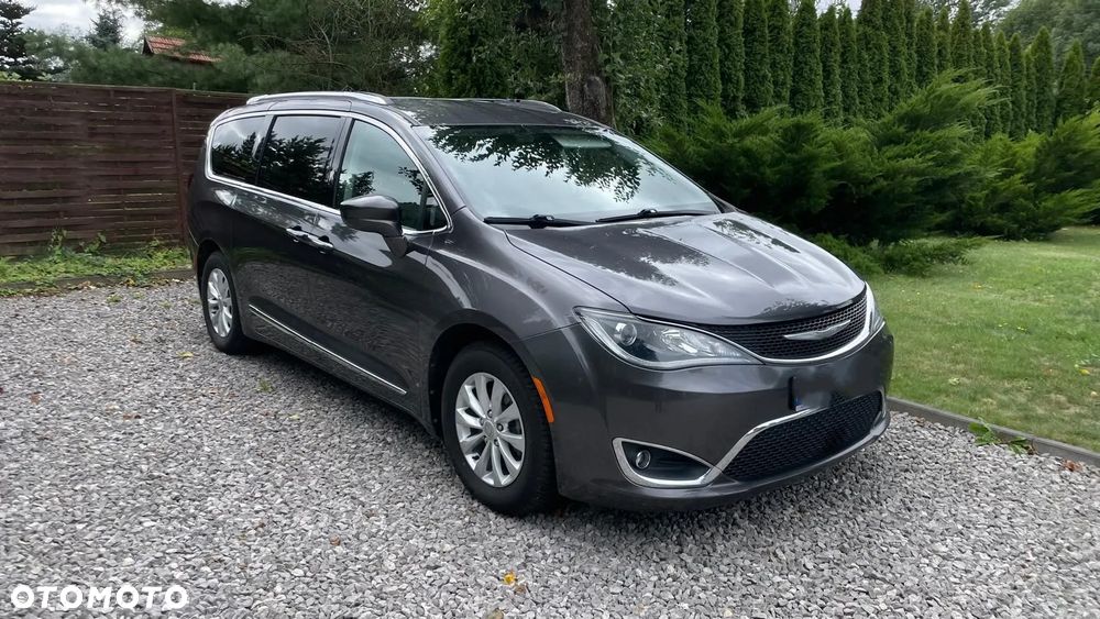 Chrysler Pacifica - 17
