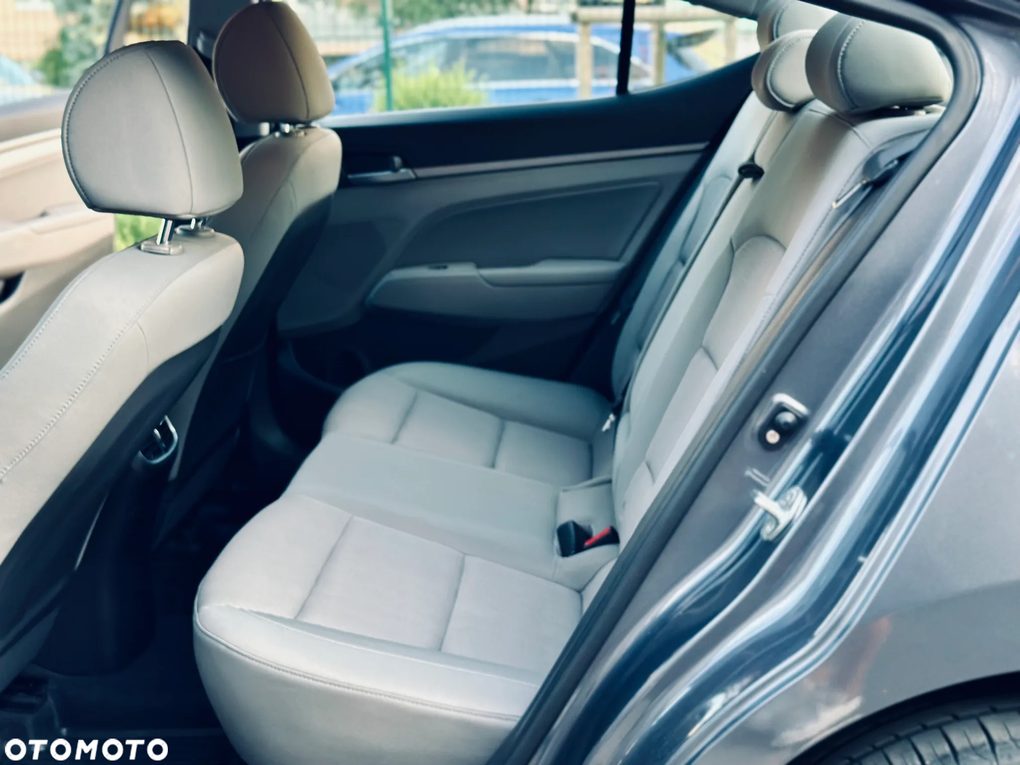 Hyundai Elantra - 12