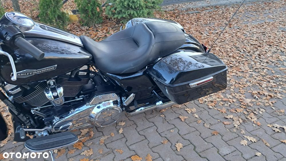 Harley-Davidson Touring Street Glide - 12