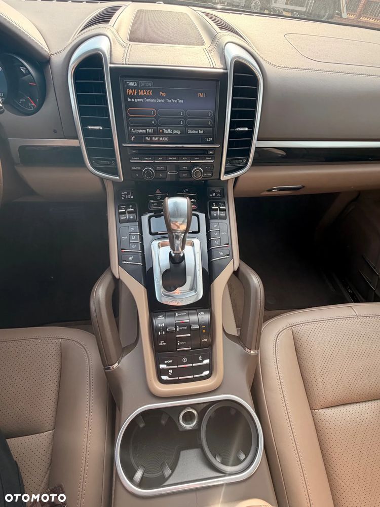 Porsche Cayenne Diesel Platinum Edition - 16