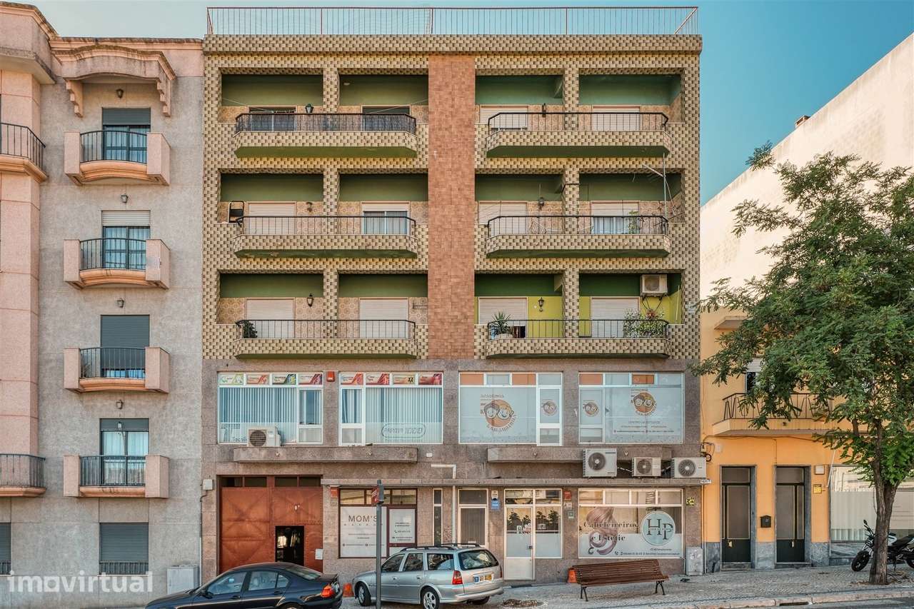 Excelente T2 com 145m2 Pronto a Habitar no centro da tranquila cidade - Grande imagem: 2/31