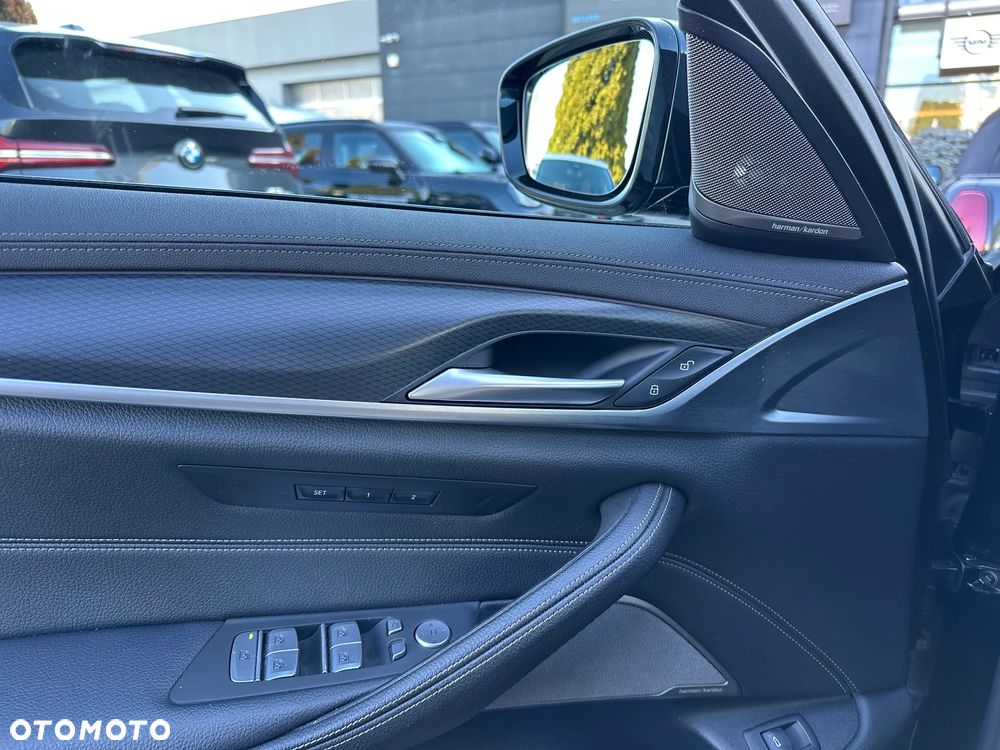 BMW Seria 5 530i xDrive mHEV M Sport sport - 14