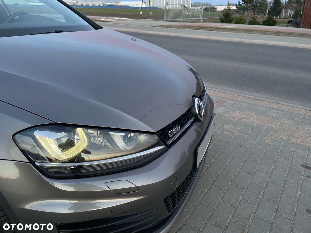 Volkswagen Golf - 32